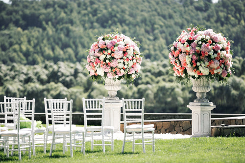 Outdoor Wedding Flower Trends for 2024