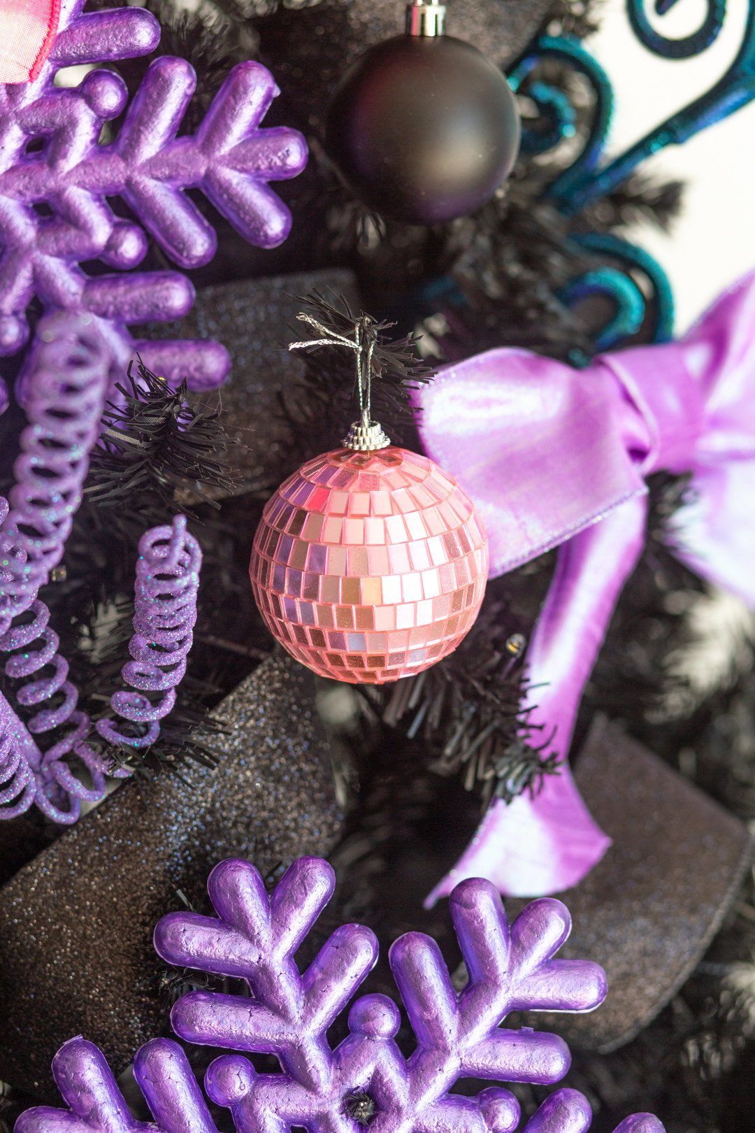 black and pink christmas tree decorations